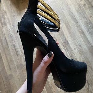 BLACK PLATFORM HEELS